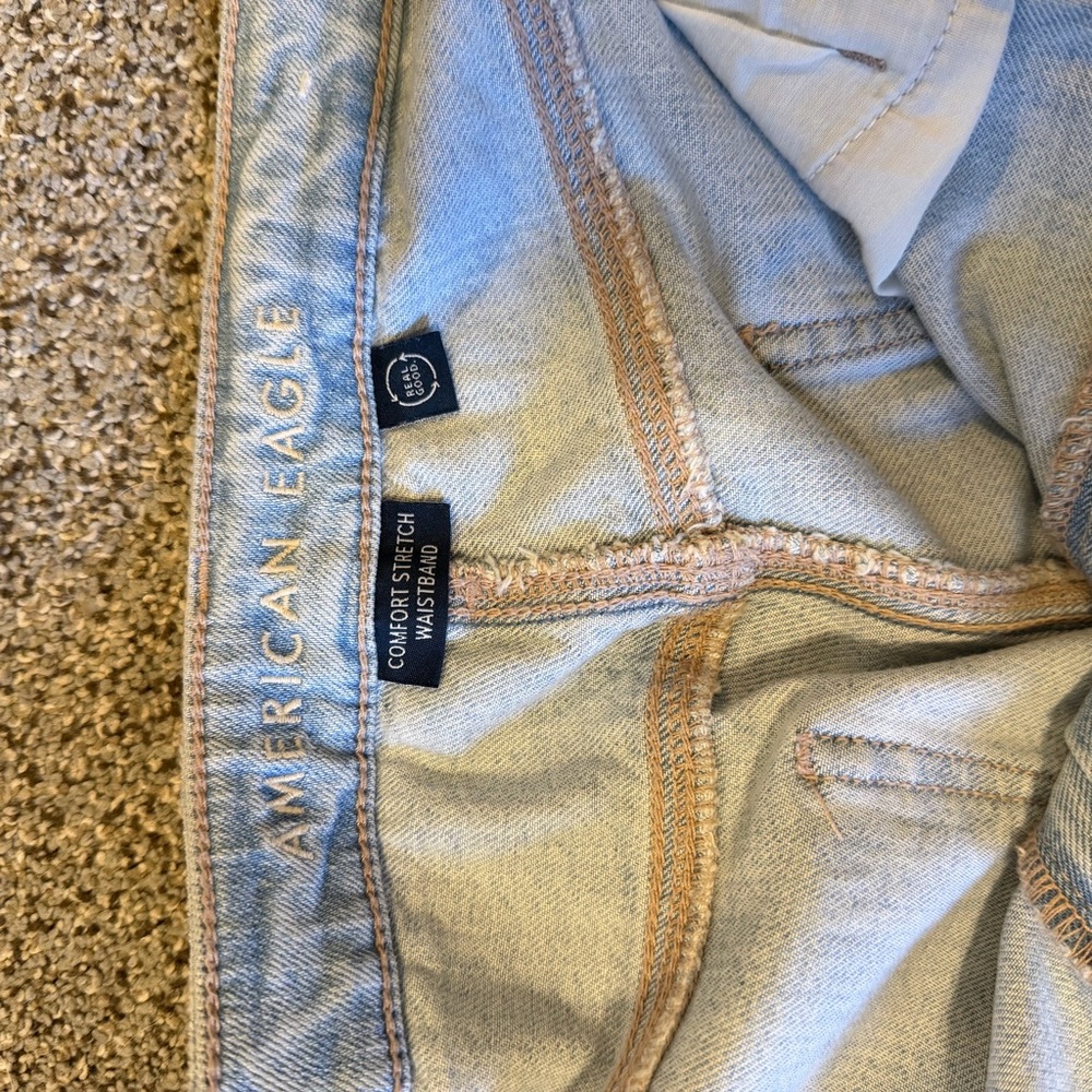 American Eagle Outfitters Light Wash Jeans - Picture 3 of 3